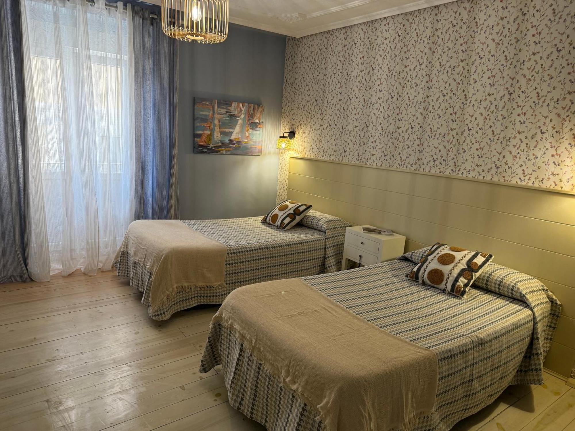 Hostal Boutique Puerta Del Sol Торрелавега Екстер'єр фото